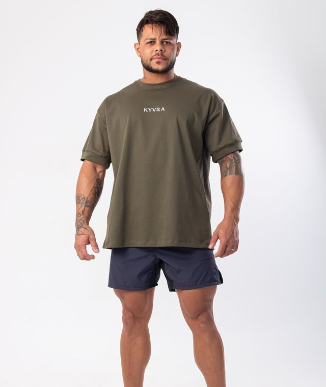 Modelos vestindo peças masculinas Kyvra